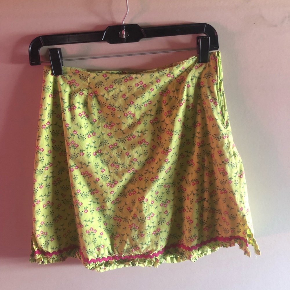 Very Cute and sassy little bright green skort